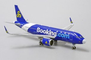 Airbus A320 Spring Airlines - "Booking.com"